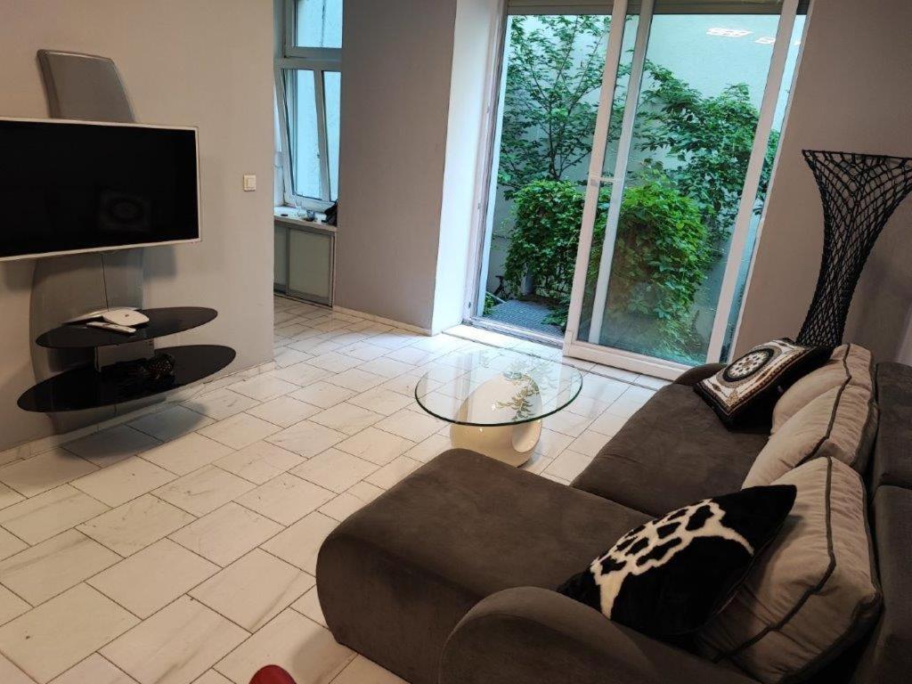 Central Vienna Apartment With Unique 40M2 City Garden & Self Check In Экстерьер фото